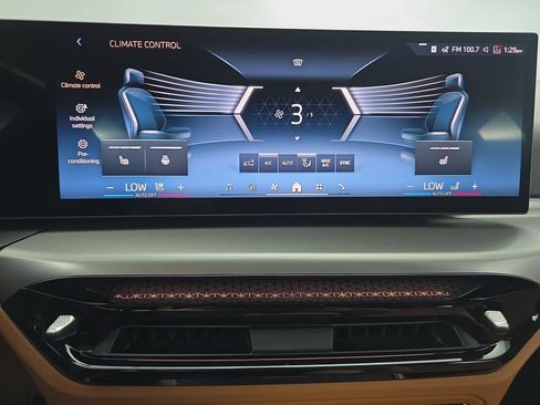 New 2026 BMW 330i xDrive Sedan w/ M Sport Package AWD/4WD image 24