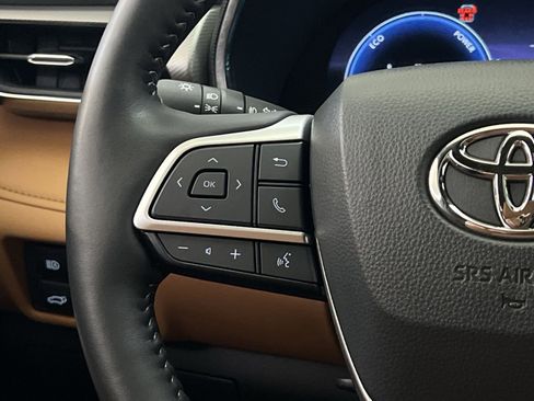 Used 2025 Toyota Highlander Platinum AWD/4WD image 34