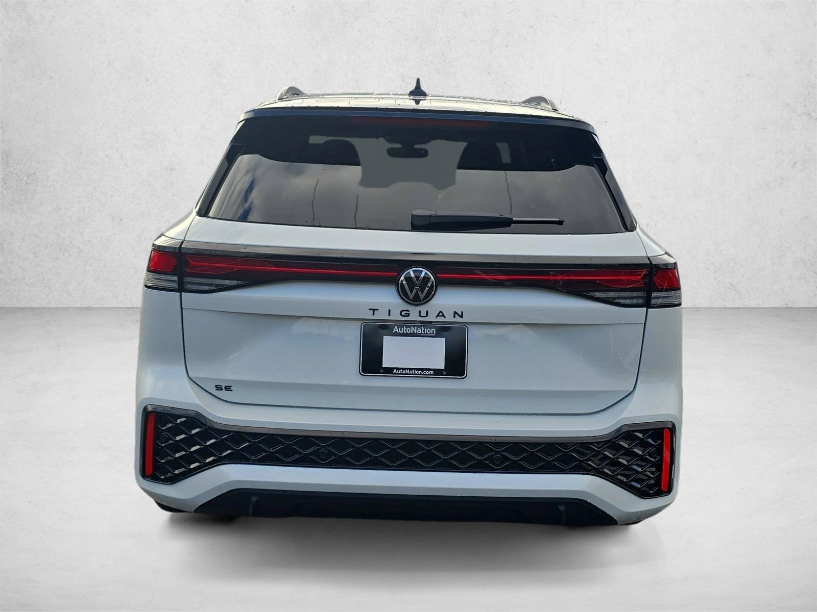 New 2026 Volkswagen Tiguan SE R-Line FWD image 4