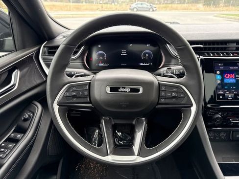 Used 2023 Jeep Grand Cherokee Altitude image 21