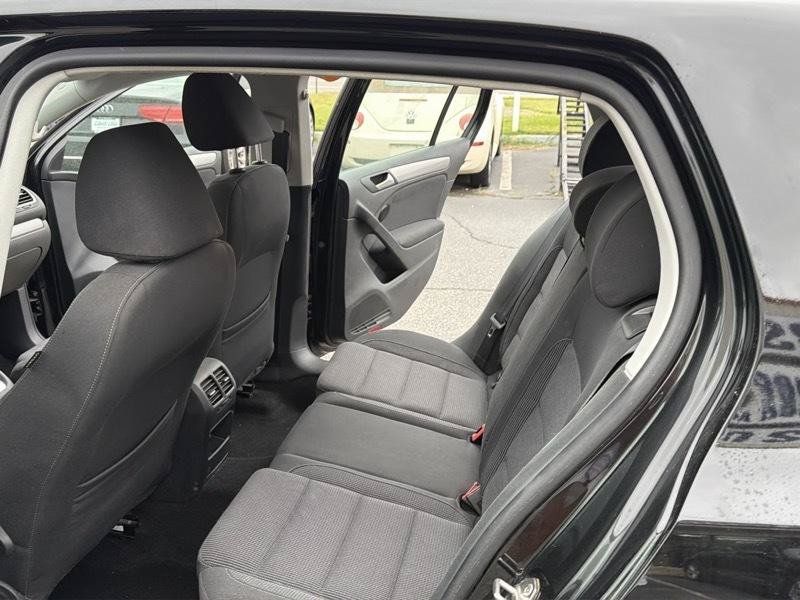 Used 2014 Volkswagen Golf 4-Door FWD image 14