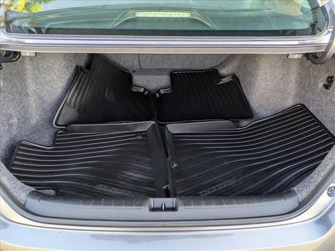 Used 2018 Honda Accord Touring image 9