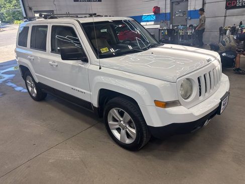 Used 2011 Jeep Patriot Latitude w/ Sun/Sound Group AWD/4WD image 3