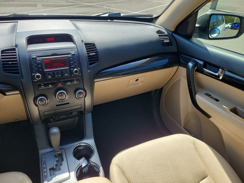 Used 2012 Kia Sorento LX image 16