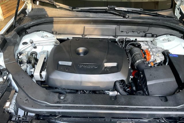 Used 2019 Volvo XC60 T8 R-Design w/ Advanced Package AWD/4WD image 12