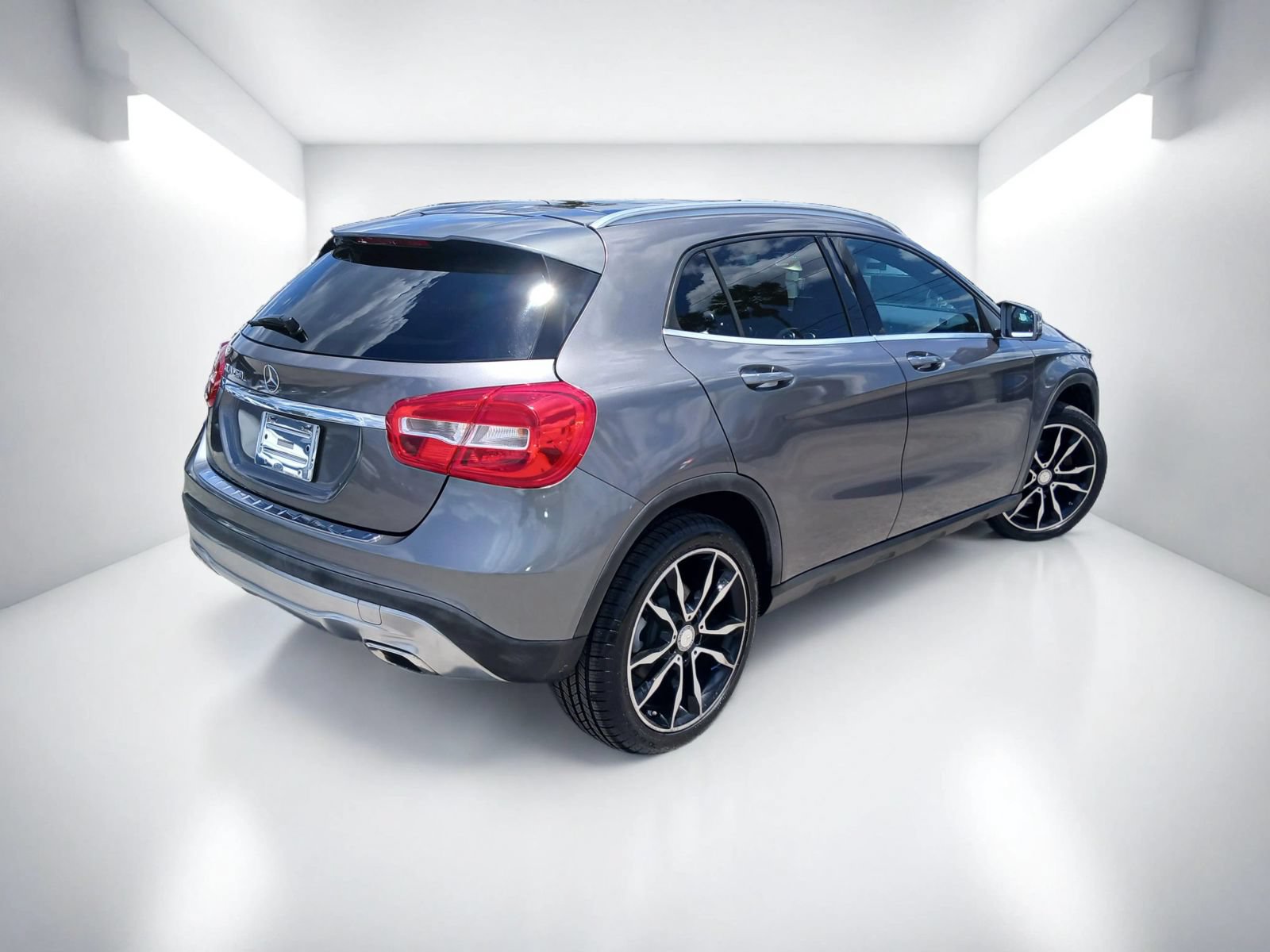 Used 2017 Mercedes-Benz GLA 250 w/ Premium Package image 4