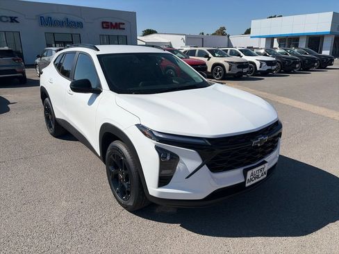 New 2026 Chevrolet Trax LT w/ Midnight Edition FWD image 8