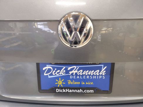 Used 2018 Volkswagen Tiguan SE FWD image 16