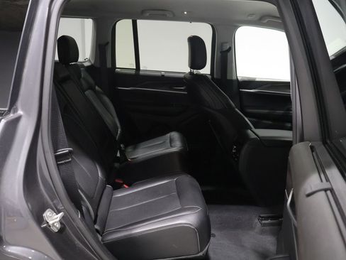 Certified 2023 Jeep Grand Cherokee Limited w/ Luxury Tech Group II AWD/4WD image 21