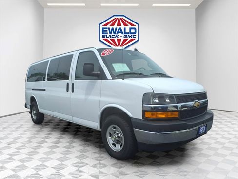 Used 2024 Chevrolet Express 3500 LT w/ LT Preferred Equipment Group RWD image 2