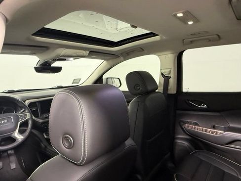 Used 2021 GMC Acadia Denali w/ Denali Technology Package FWD image 38