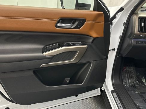 Certified 2025 Nissan Pathfinder Platinum w/ Cargo Package image 17