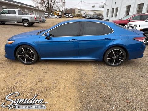 Used 2020 Toyota Camry XSE image 6