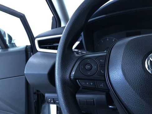 Used 2025 Toyota Corolla LE image 25