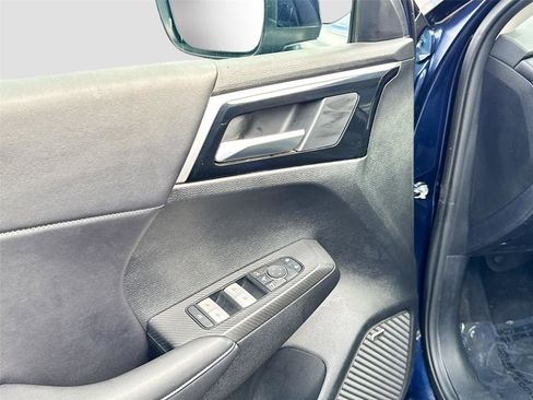 Used 2025 Mitsubishi Outlander SE image 16