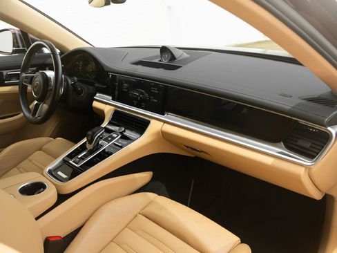 Used 2018 Porsche Panamera 4 AWD/4WD image 5