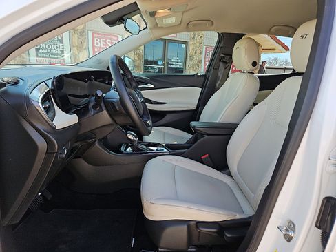 Used 2024 Buick Encore GX Sport Touring image 9