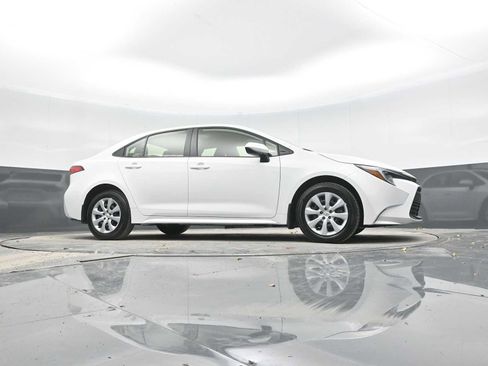 Used 2024 Toyota Corolla LE image 39
