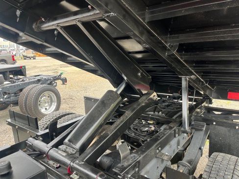 New 2025 Ford F550 4x4 Regular Cab Super Duty image 32
