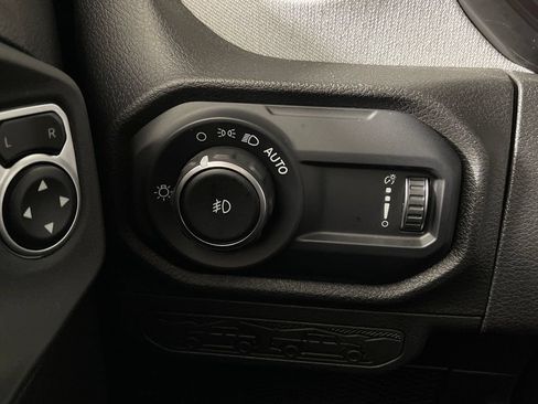 Used 2025 Jeep Wrangler Unlimited Sport AWD/4WD image 30