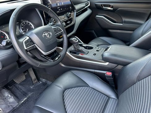 Used 2024 Toyota Highlander XSE FWD image 10
