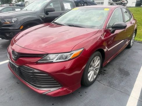 Used 2018 Toyota Camry LE FWD image 1