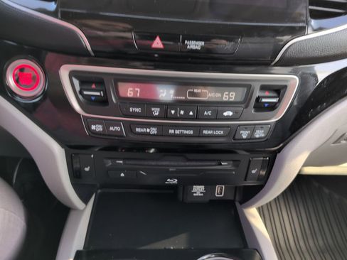 Used 2021 Honda Pilot Touring image 30