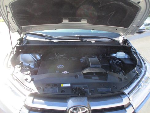 Used 2019 Toyota Highlander XLE image 37