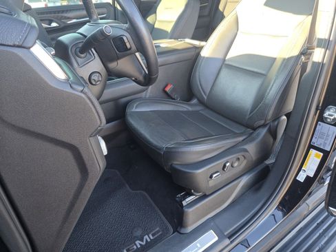 Used 2022 GMC Yukon XL Denali image 31