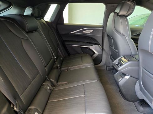 Used 2024 Cadillac Lyriq Sport RWD image 28