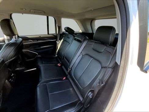 Used 2023 Jeep Grand Cherokee Limited w/ Luxury Tech Group II AWD/4WD image 24