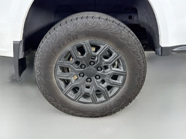 Used 2023 Chevrolet Colorado Z71 w/ Advanced Trailering Package AWD/4WD image 29