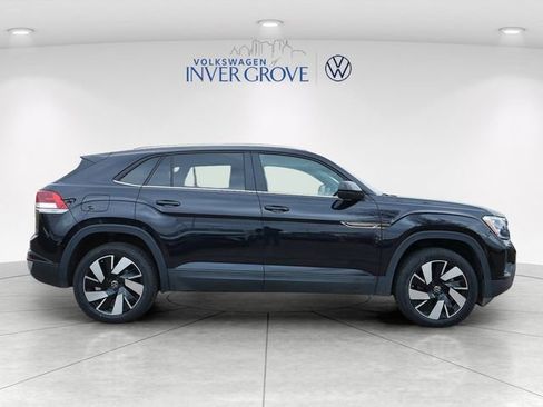 Certified 2025 Volkswagen Atlas Cross Sport SE FWD image 8