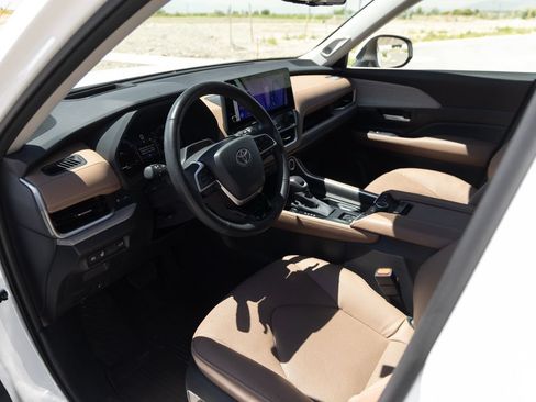 Used 2024 Toyota Grand Highlander AWD image 10