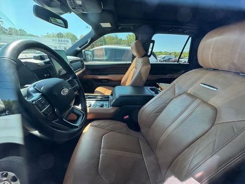 Used 2023 Ford Expedition Platinum image 9