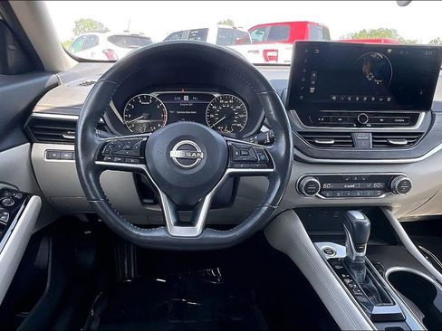 Used 2023 Nissan Altima 2.5 SL FWD image 10