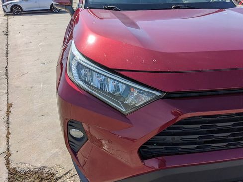 Used 2019 Toyota RAV4 XLE Premium image 11
