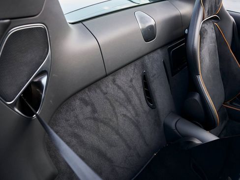 Used 2025 McLaren Artura Spider image 37