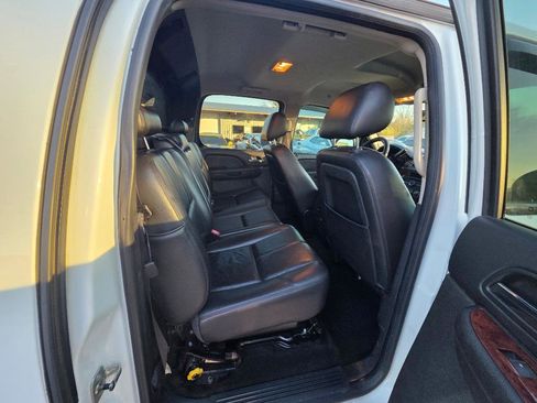 Used 2010 Chevrolet Avalanche LT image 11