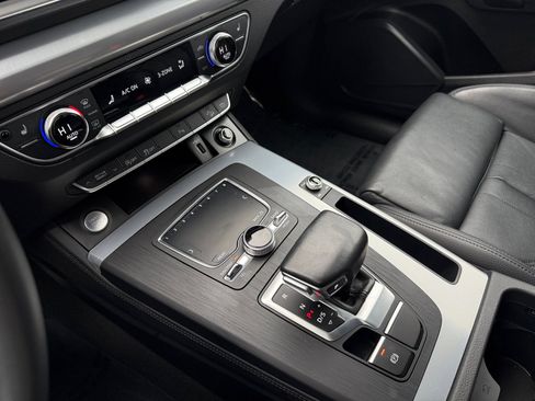 Used 2020 Audi Q5 2.0T Titanium Premium Plus w/ Premium Plus Package image 13