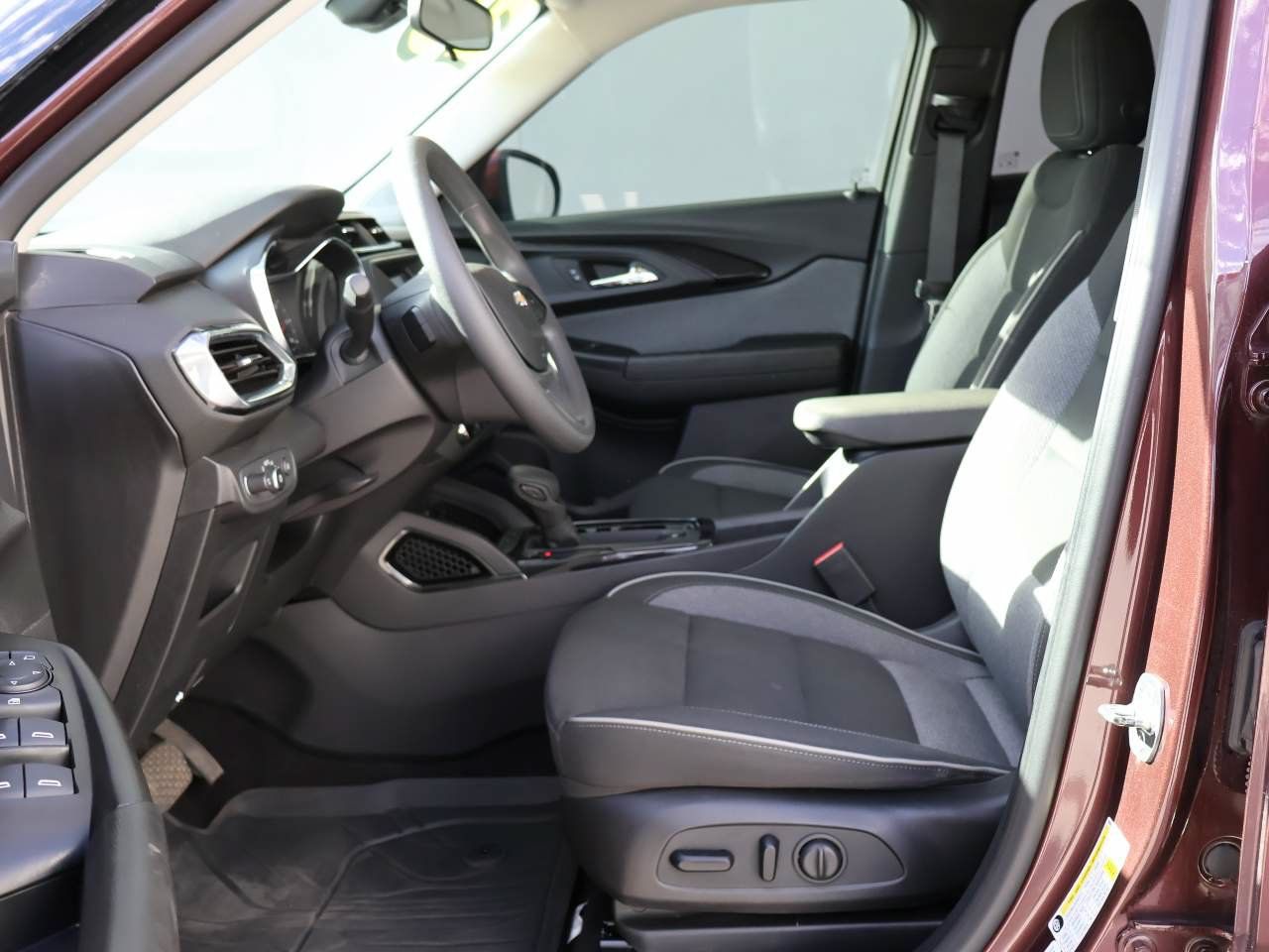 Used 2023 Chevrolet TrailBlazer LT FWD image 8