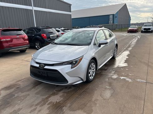 Used 2026 Toyota Corolla LE FWD image 1