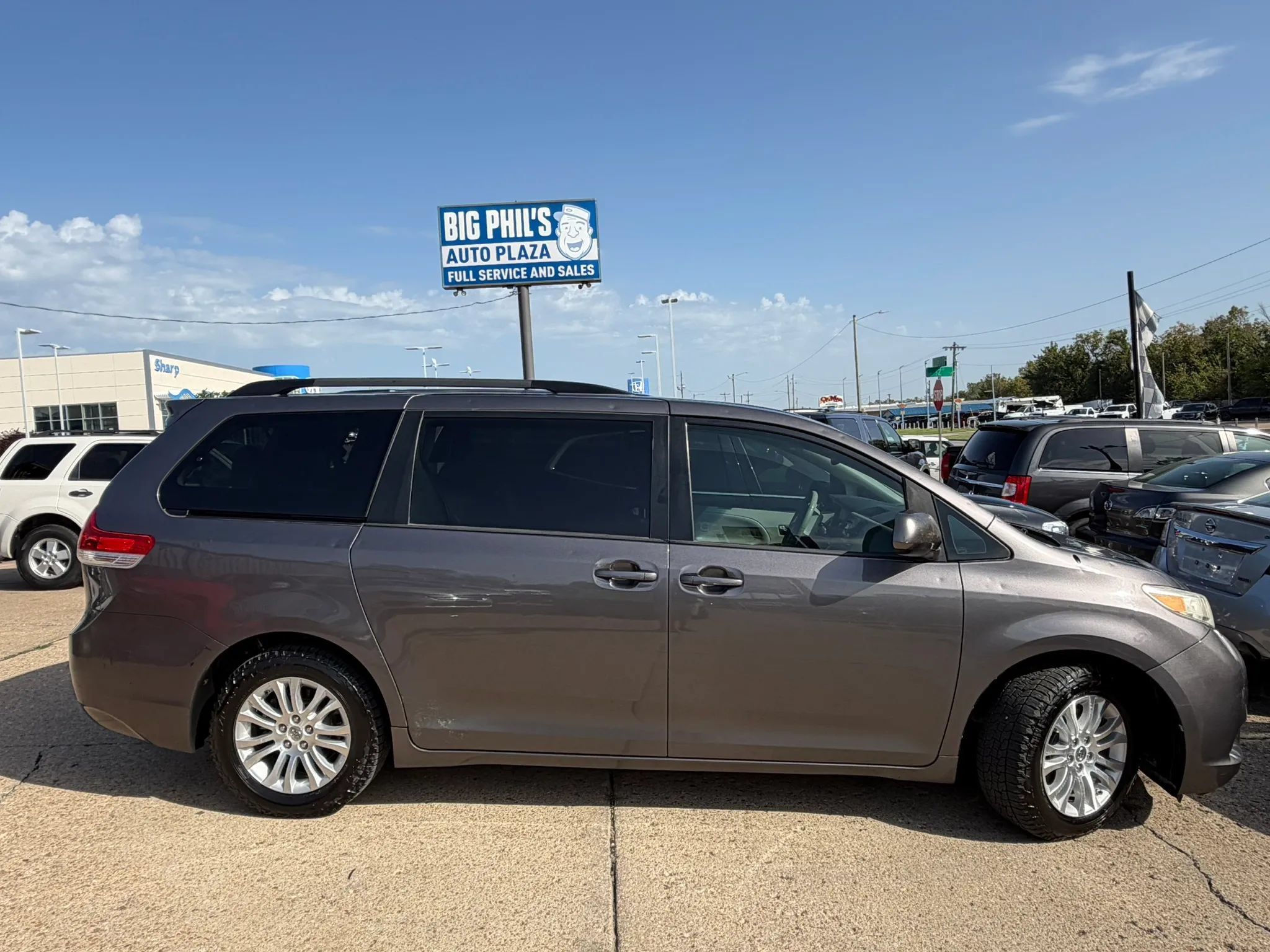 Used 2013 Toyota Sienna XLE FWD image 5