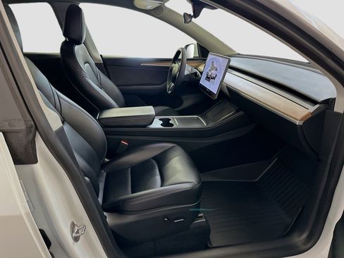 Used 2023 Tesla Model Y Long Range image 34