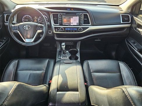 Used 2016 Toyota Highlander XLE image 10
