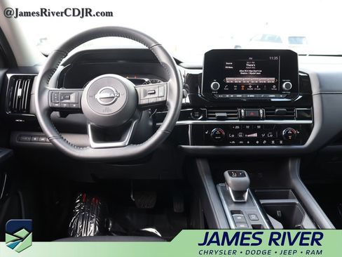 Used 2025 Nissan Pathfinder SV FWD image 20