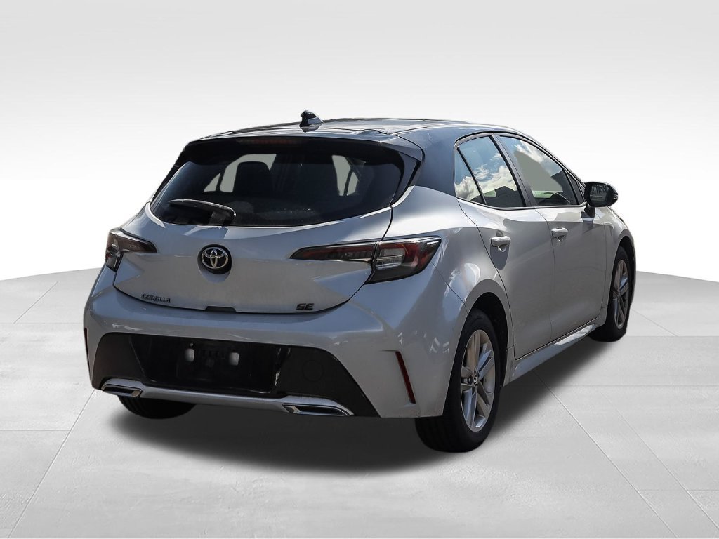 Used 2022 Toyota Corolla SE w/ SE Preferred Package FWD image 4