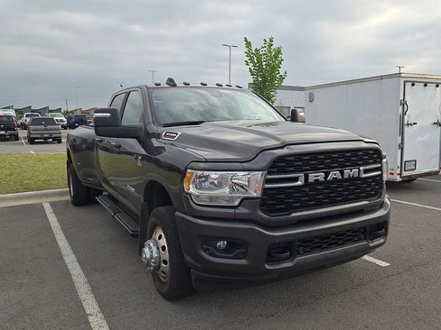 Used 2024 RAM 3500 Big Horn w/ Sport Appearance Package AWD/4WD image 4