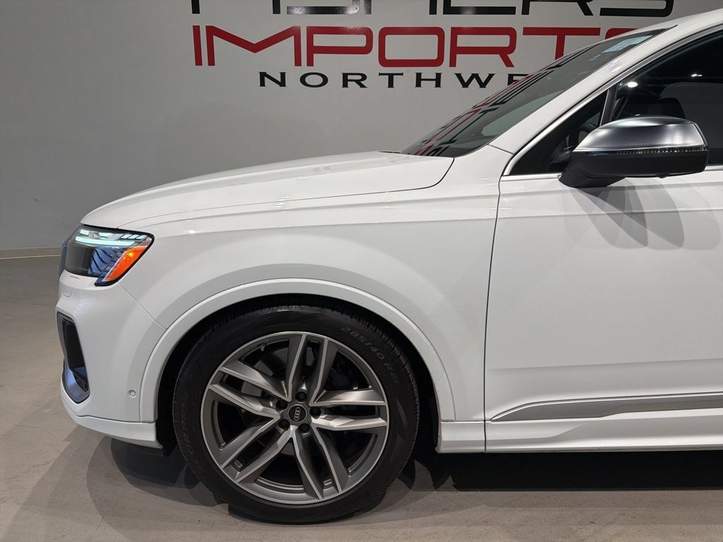 Used 2025 Audi SQ7 Prestige AWD/4WD image 7