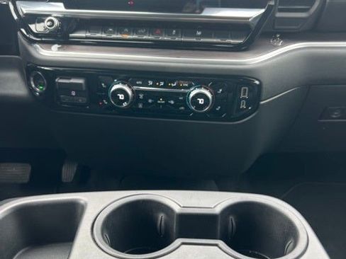 Used 2025 GMC Sierra 1500 SLT image 12